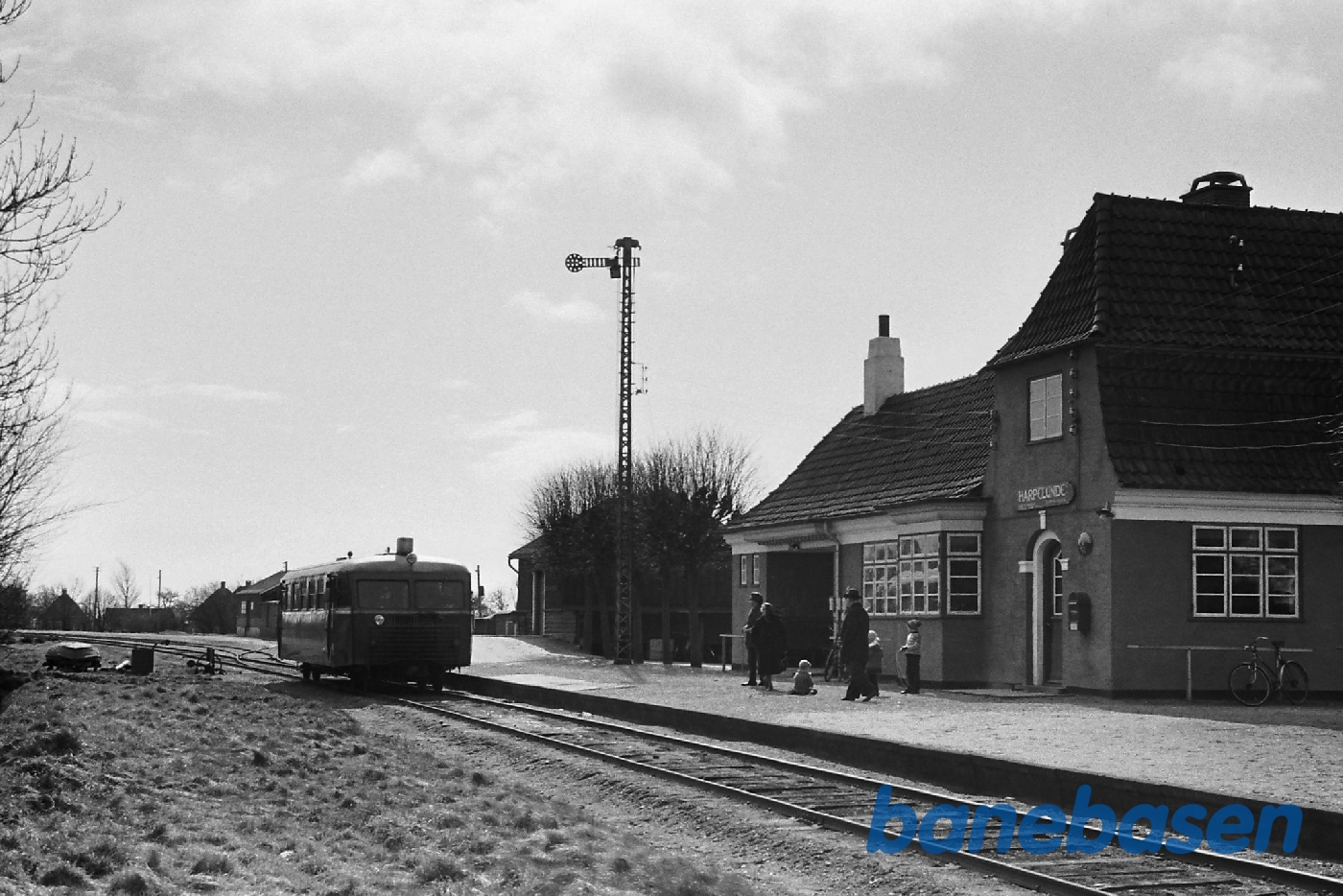 Stationen set fra udkørslen mod Kragenæs Stationen set fra udkørslen mod Kragenæs