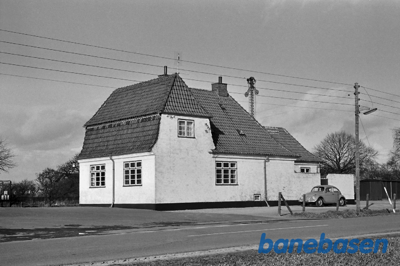 Stationen set fra gaden Stationen set fra gaden