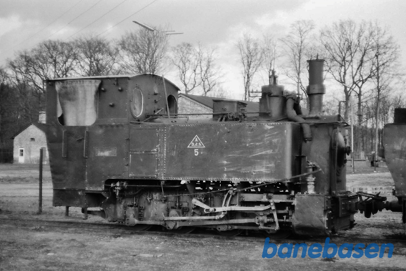Roebanelok. Nr. 5 ved lukning af Sakskøbing-banerne solgt til DJK og kørt til Maribo Roebanelok. Nr. 5 ved lukning af Sakskøbing-banerne solgt til DJK og kørt til Maribo
