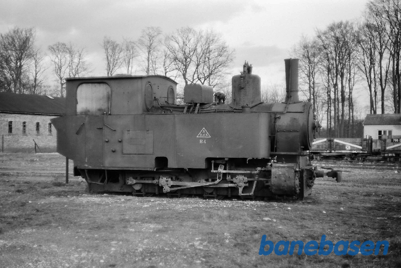 Roebanelok. Nr. B4 ved lukning af Sakskøbing-banerne solgt til DJK og kørt til Maribo Roebanelok. Nr. B4 ved lukning af Sakskøbing-banerne solgt til DJK og kørt til Maribo