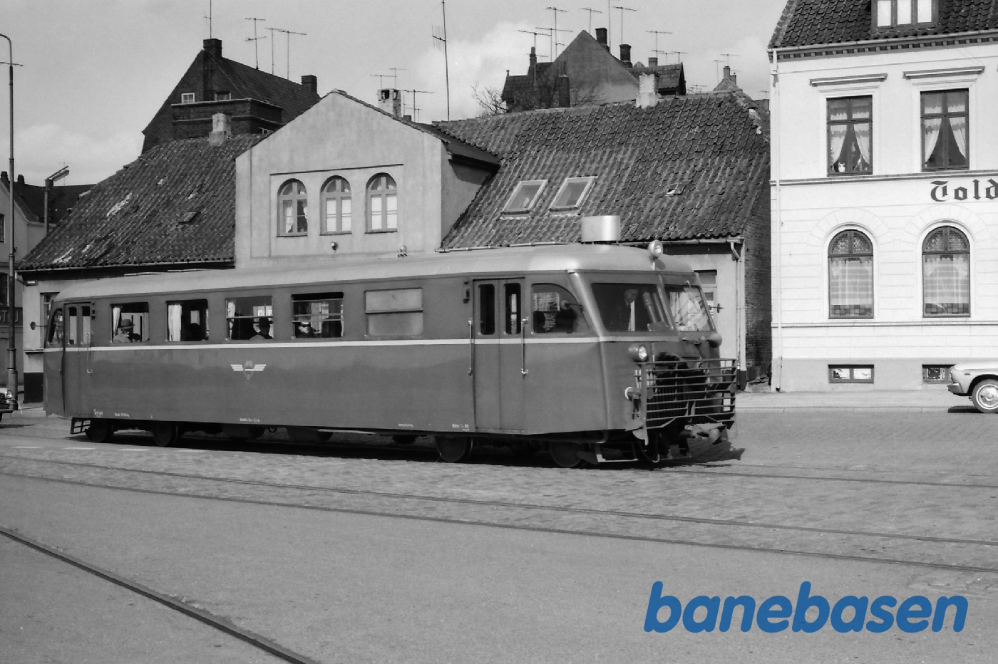 Sm 410 i gaden ved havnen Sm 410 i gaden ved havnen