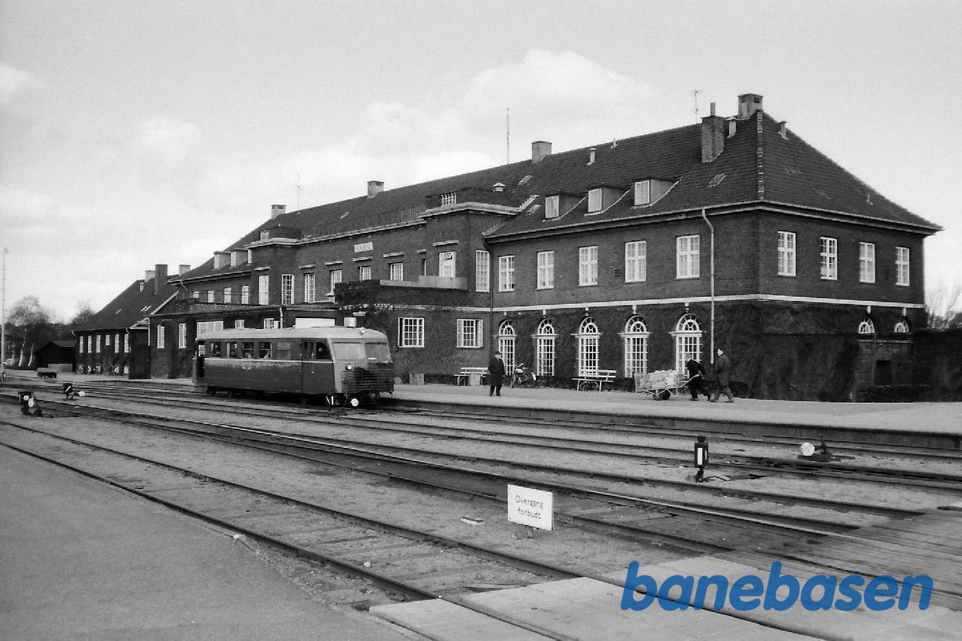 Stationsbygningen Stationsbygningen