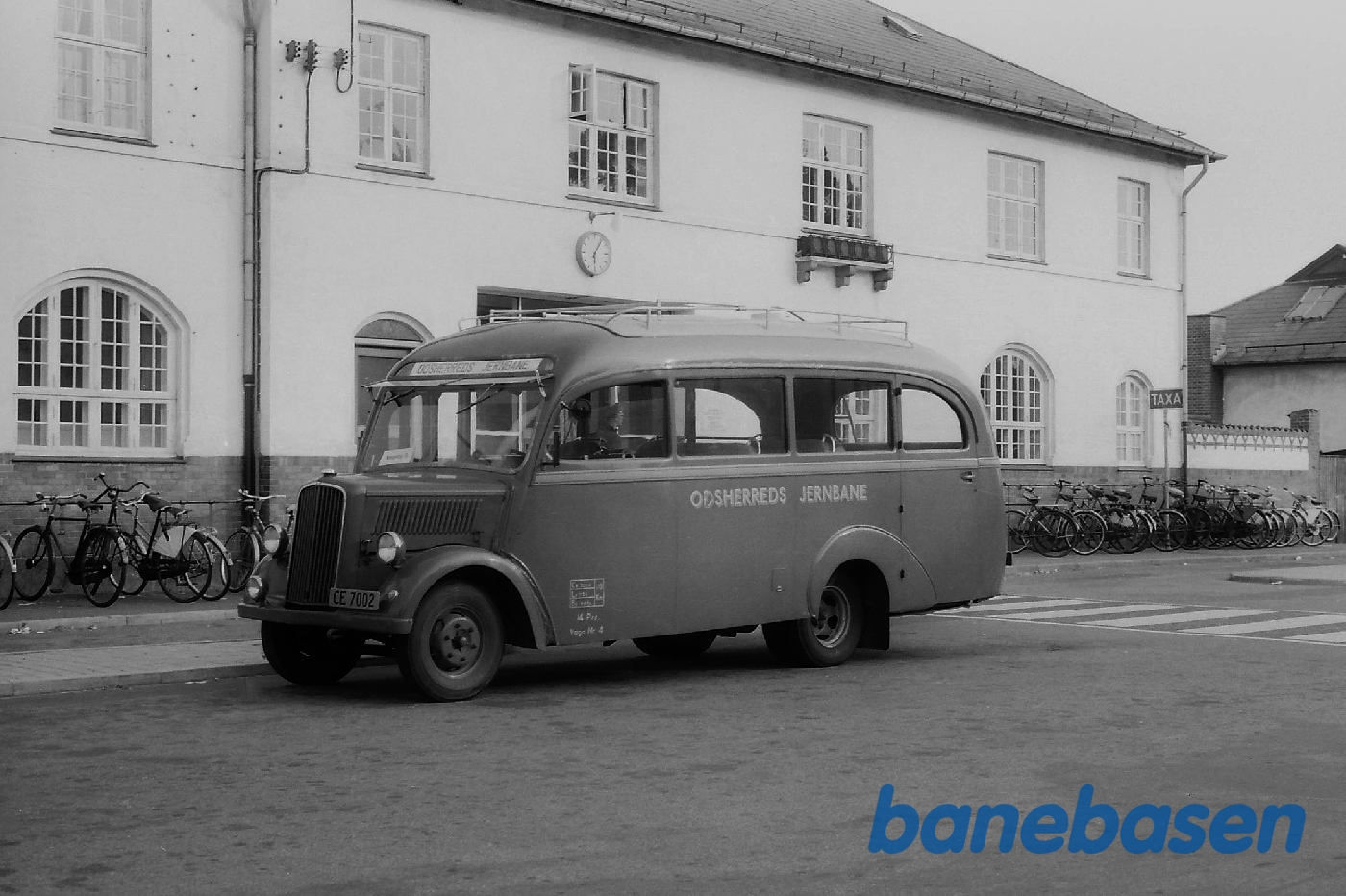 Bus foran stationen Bus foran stationen