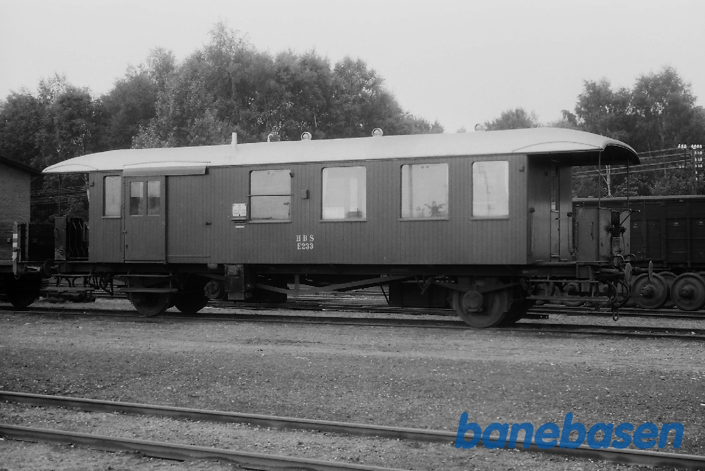 E 233 E 233