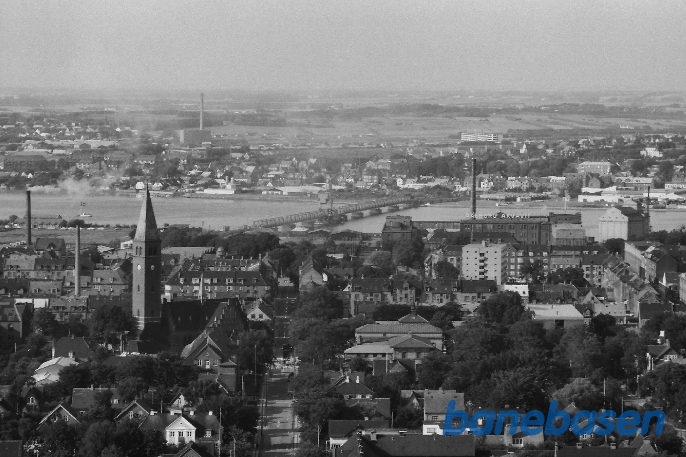 Limfjordsbroen set fra vandtårnet Limfjordsbroen set fra vandtårnet