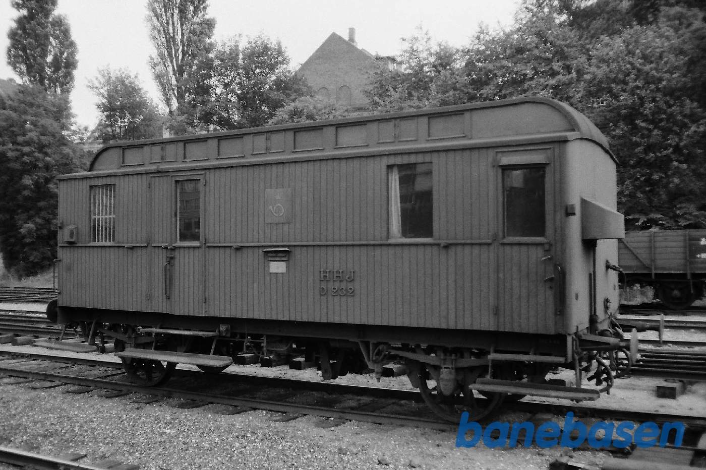 D 232 D 232