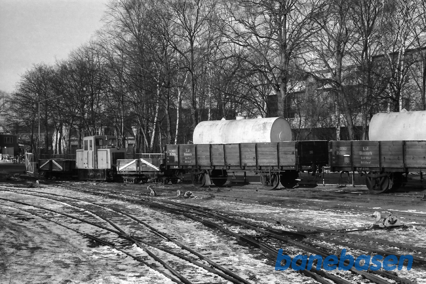 Sukkerroebaner. Roebane lokomotiv med normalspors mellemvogn Sukkerroebaner. Roebane lokomotiv med normalspors mellemvogn