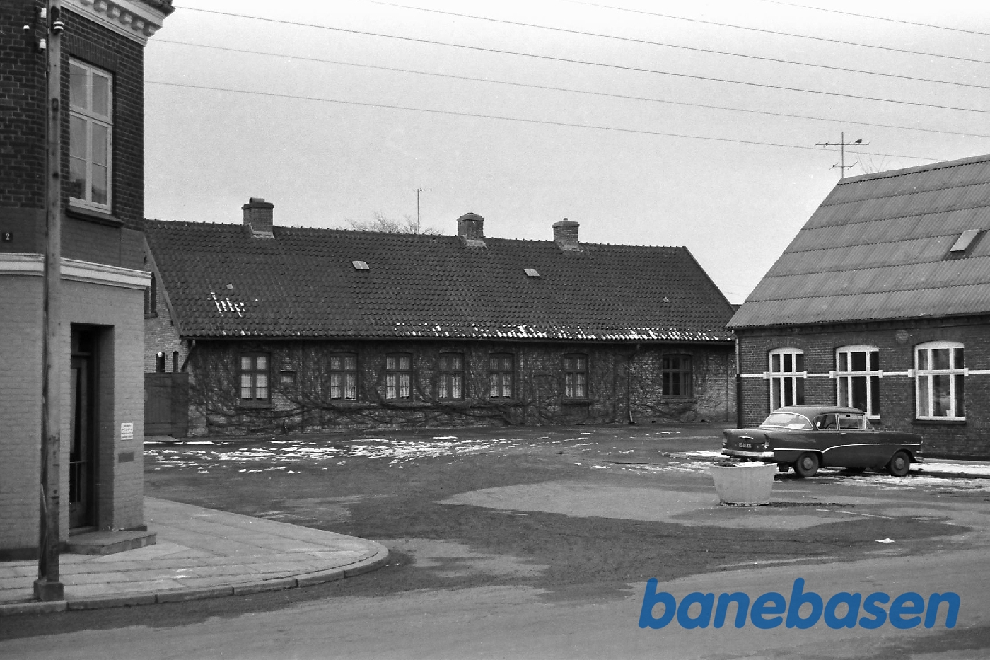 Station set fra gade Station set fra gade