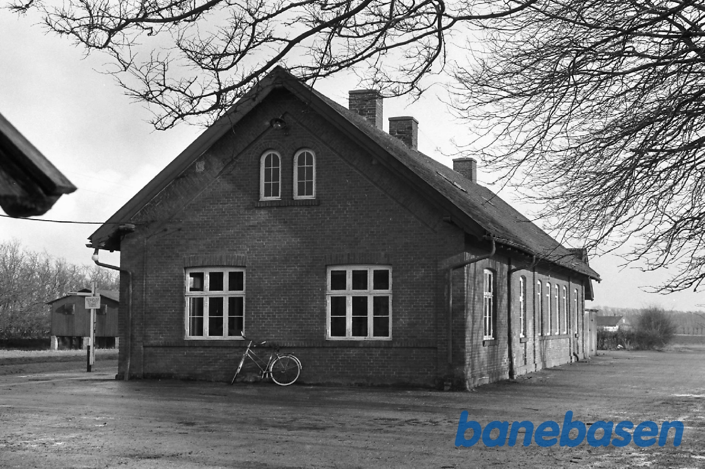Stationen set fra gaden Stationen set fra gaden
