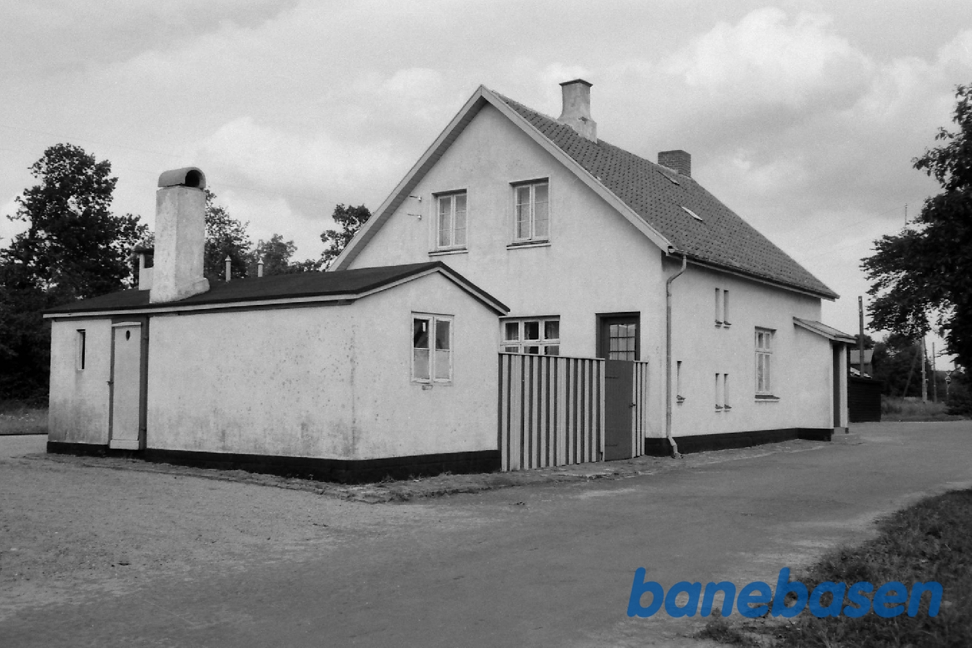 Stationen set fra gaden Stationen set fra gaden