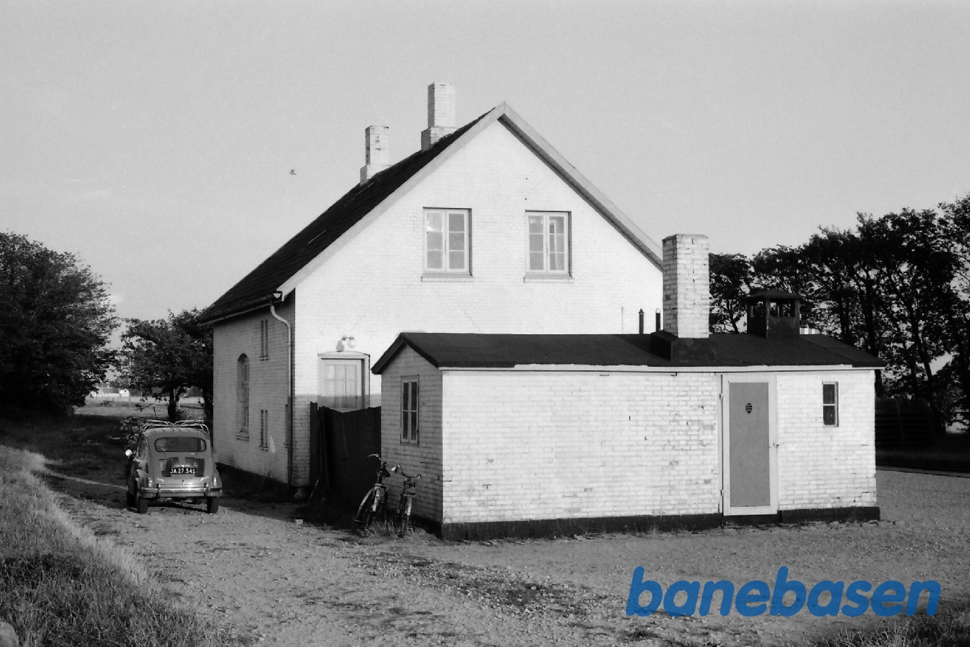 Stationsbygningen set fra gaden Stationsbygningen set fra gaden