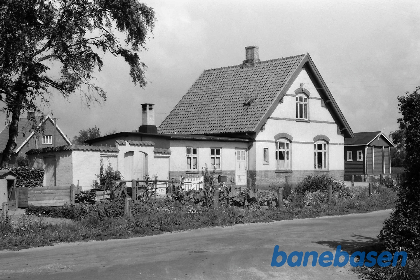Stationsbygningen fra gaden Stationsbygningen fra gaden