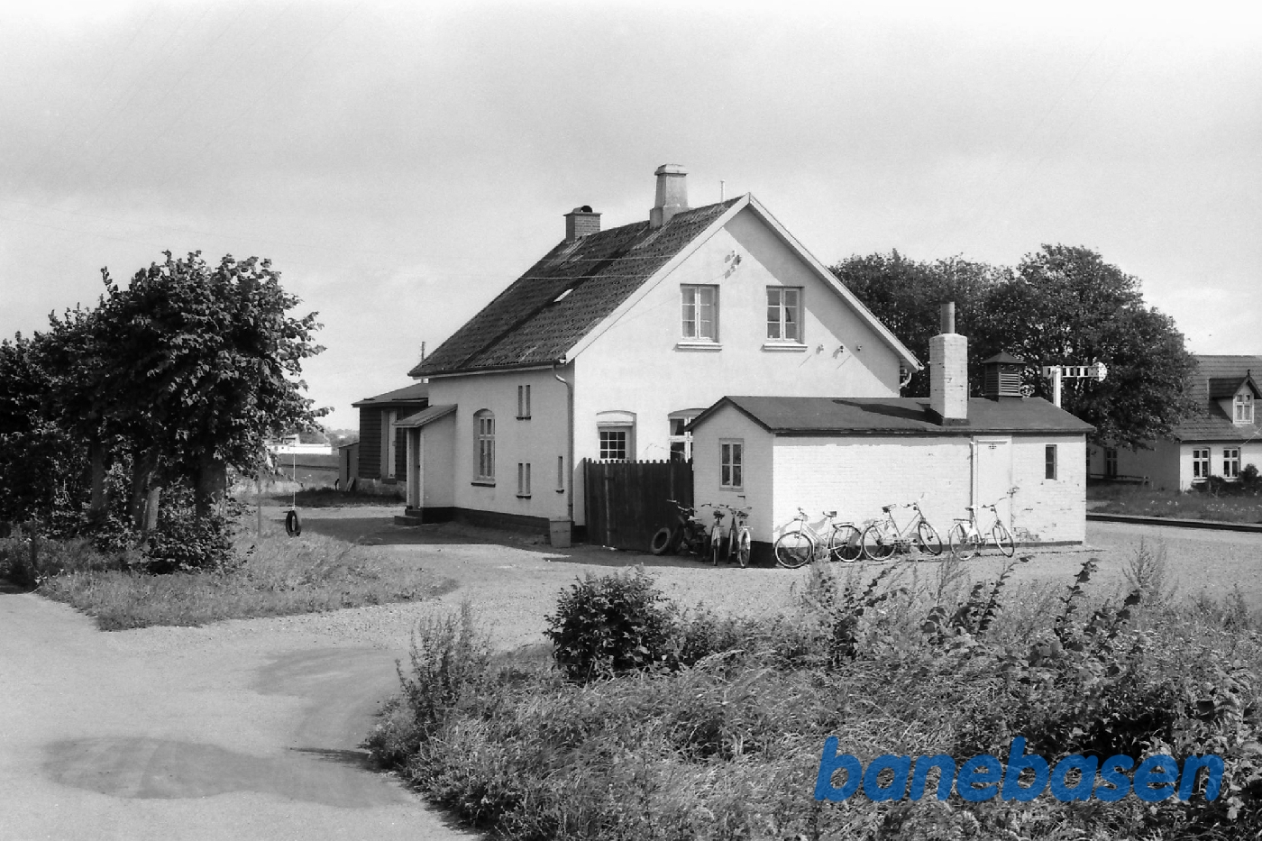 Stationsbygningen set fra gaden Stationsbygningen set fra gaden