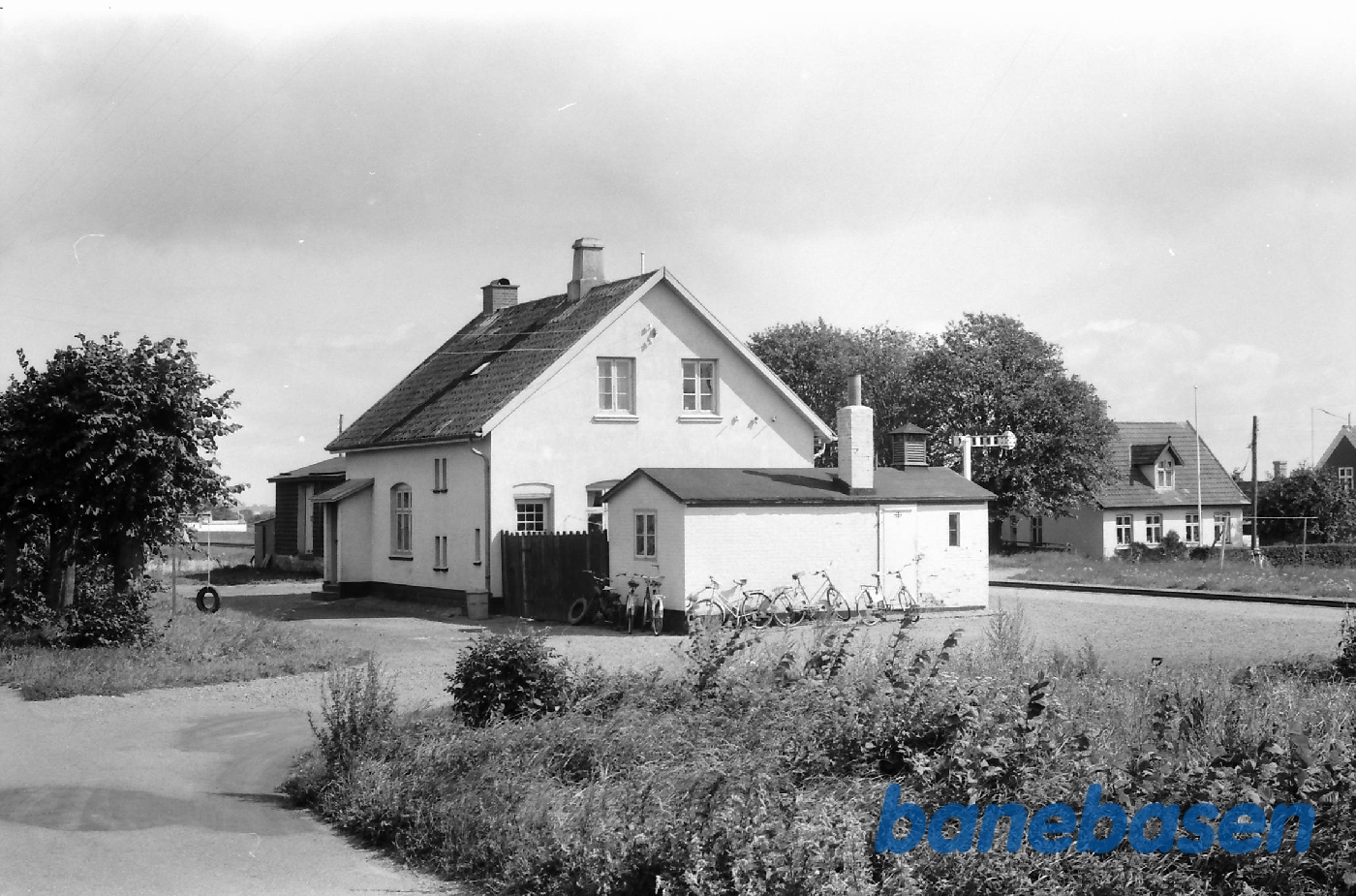Stationsbygningen set fra gaden Stationsbygningen set fra gaden