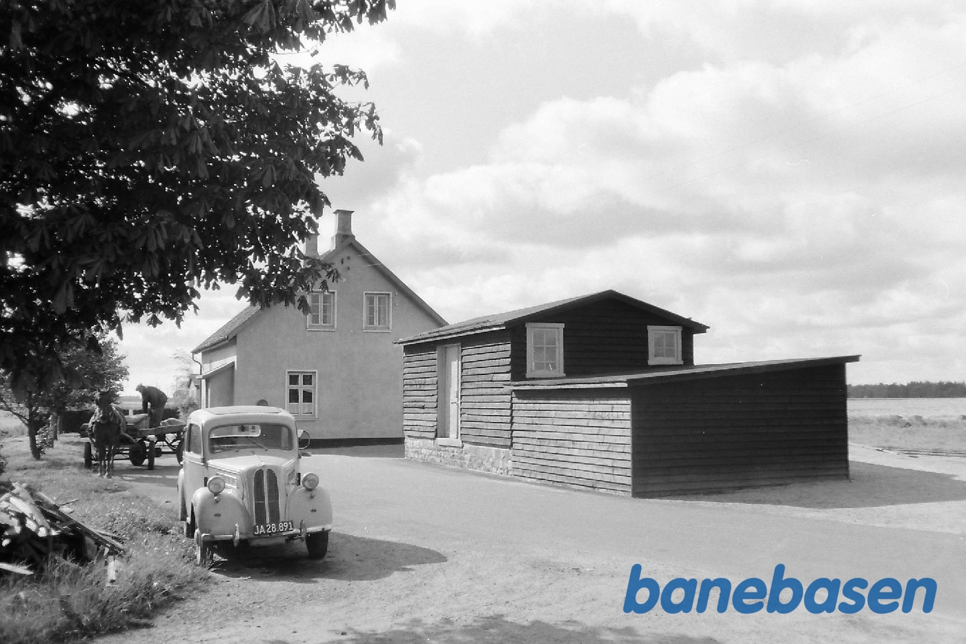 Stationsbygningen set fra gaden Stationsbygningen set fra gaden
