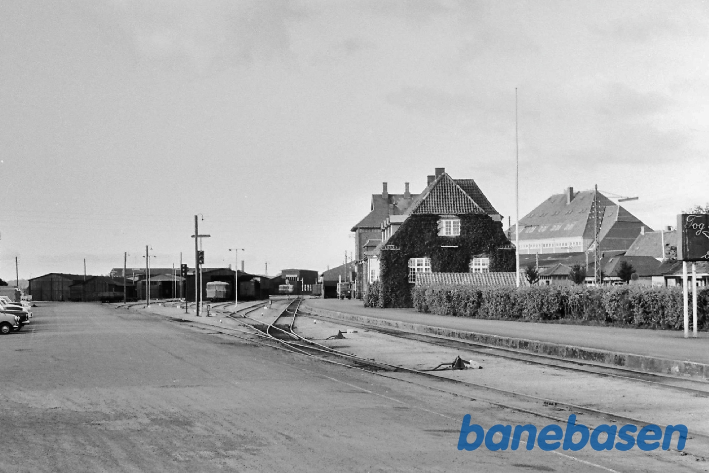 Stationsbygningen set fra havnen Stationsbygningen set fra havnen