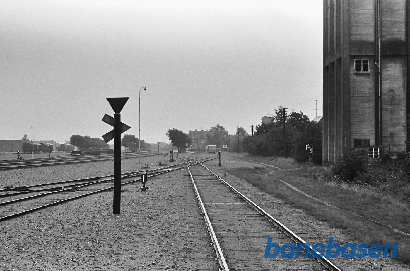 Stationen set fra udkørslen mod Varde Stationen set fra udkørslen mod Varde
