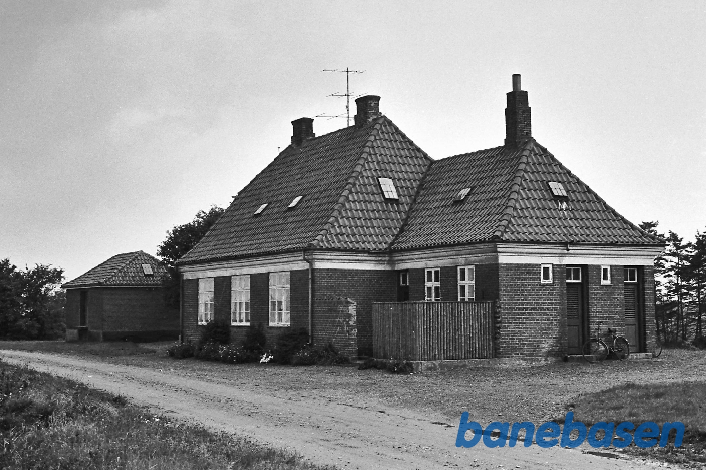 Stationsbygningen fra gaden Stationsbygningen fra gaden
