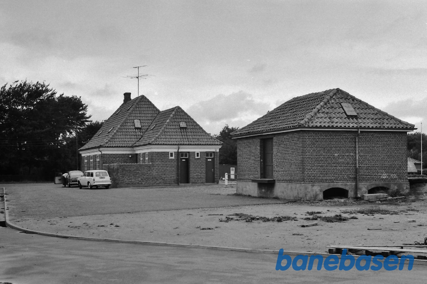 Stationsbygningen fra gaden Stationsbygningen fra gaden