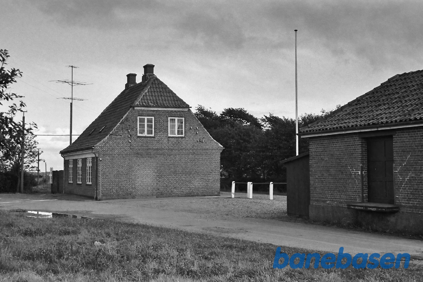 Stationen set fra gaden Stationen set fra gaden