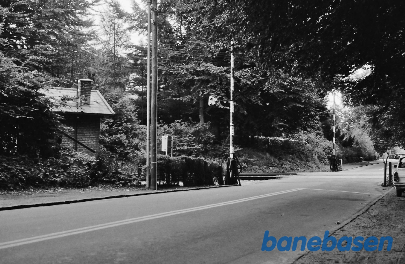 Frydenlund mellempost med bomme fra landsiden Frydenlund mellempost med bomme fra landsiden