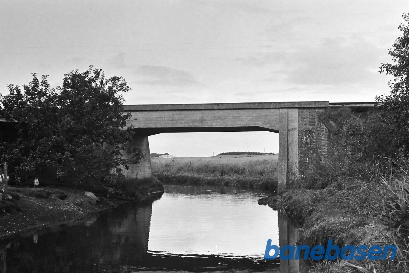 Broen over Flynder Å, 200 meter syd for Bækmarksbro station Broen over Flynder Å, 200 meter syd for Bækmarksbro station