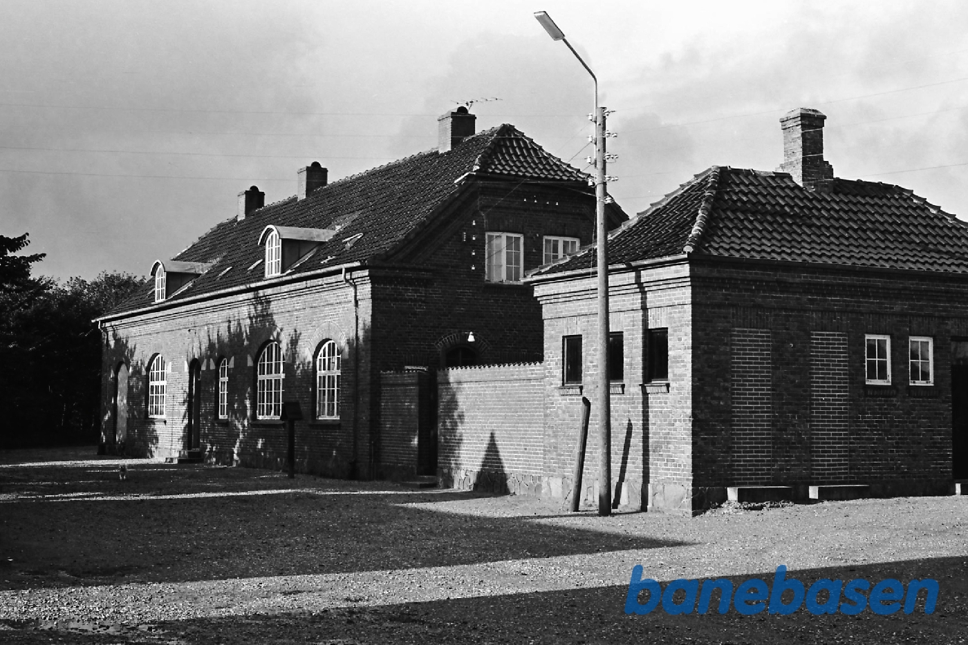 Stationen set fra gaden Stationen set fra gaden