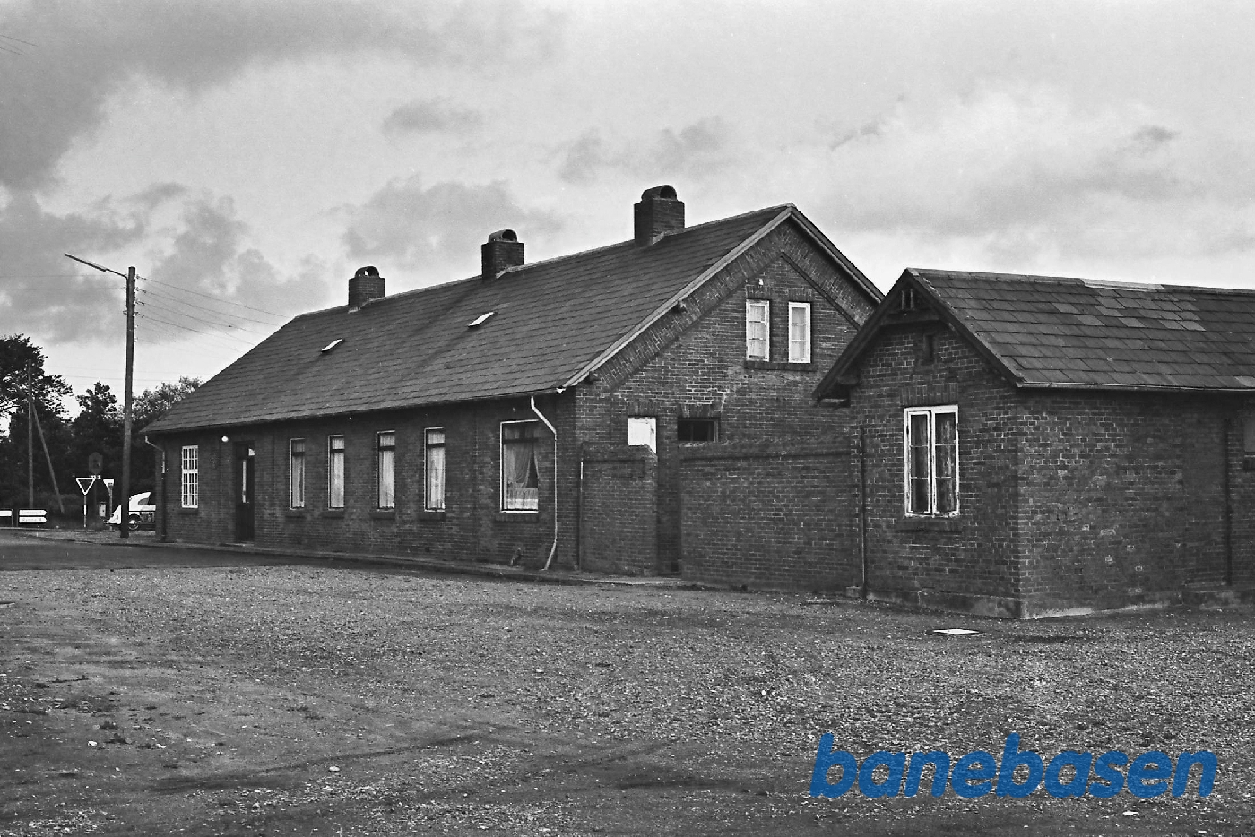 Stationen set fra gaden Stationen set fra gaden