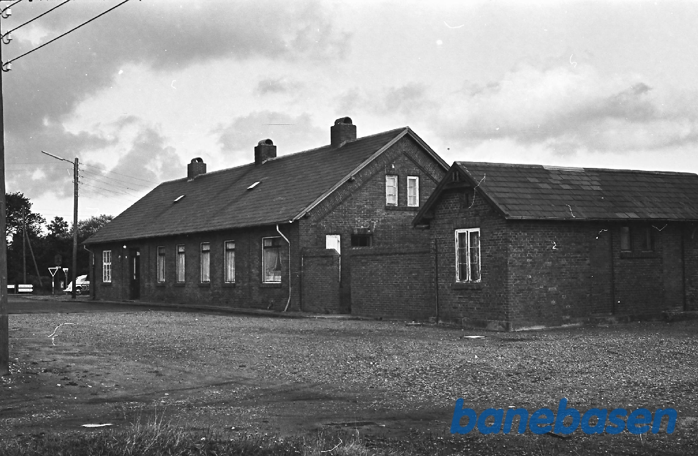 Stationen set fra gaden Stationen set fra gaden