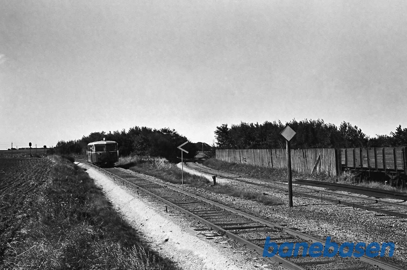 Skinnebus under indkørsel fra Vemb Skinnebus under indkørsel fra Vemb
