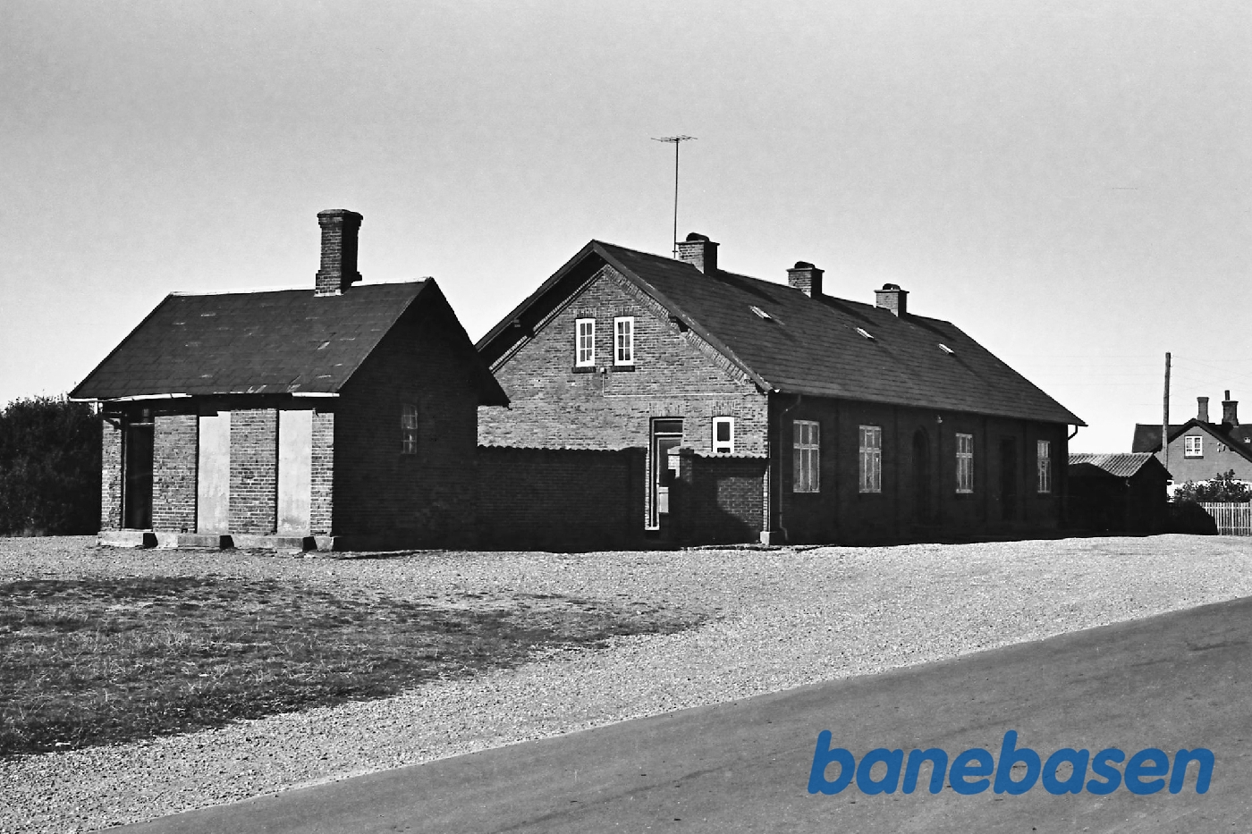 Stationen set fra gaden Stationen set fra gaden