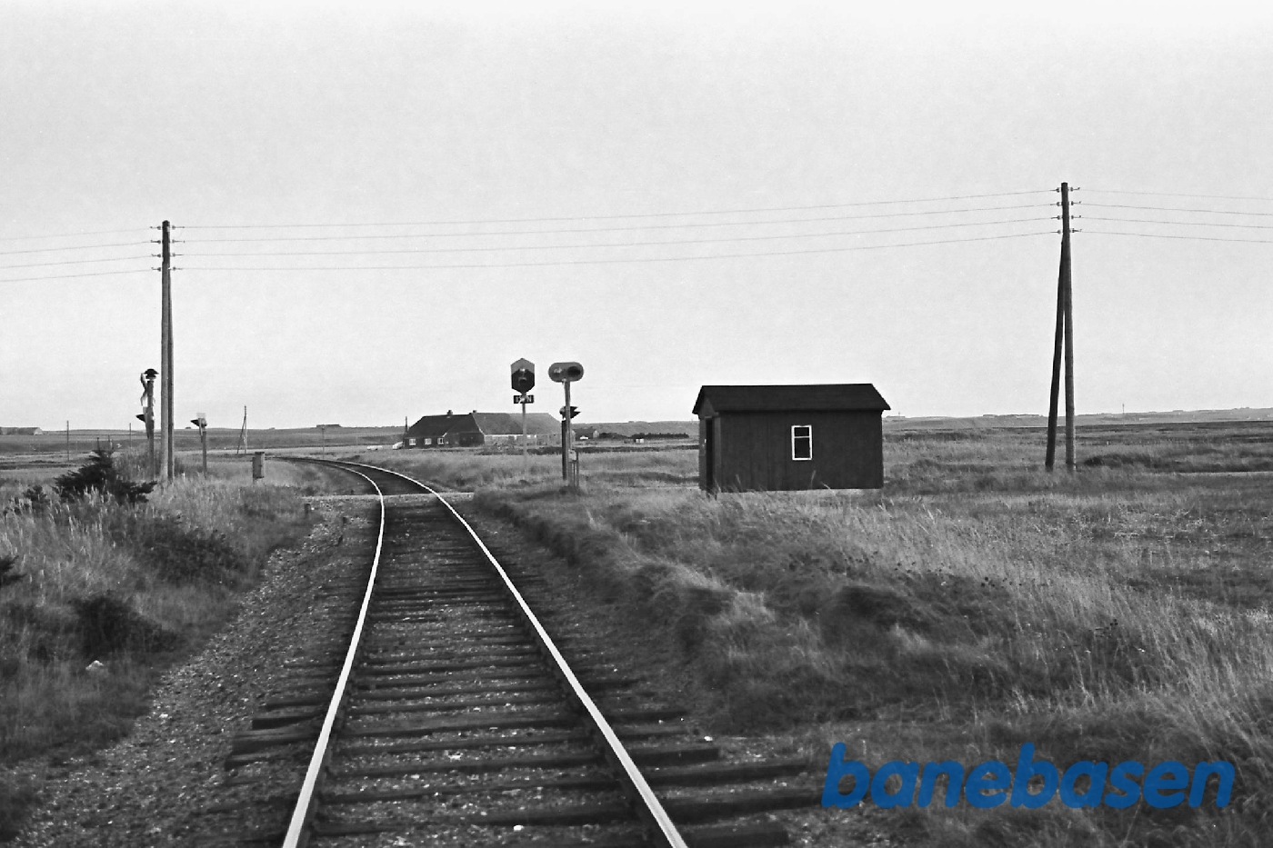 Trinbræt. Indkørsel fra Thyborøn Trinbræt. Indkørsel fra Thyborøn