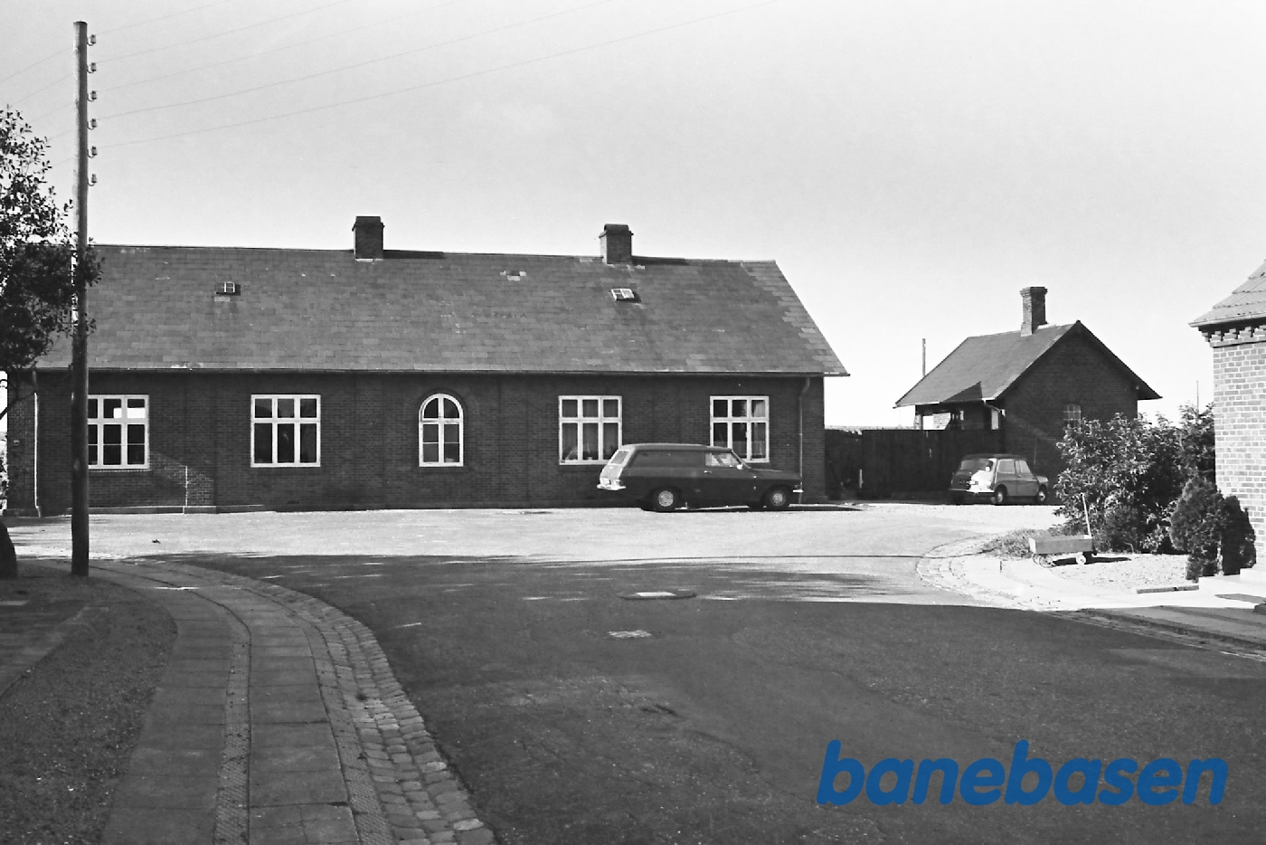 Stationen set fra gaden Stationen set fra gaden