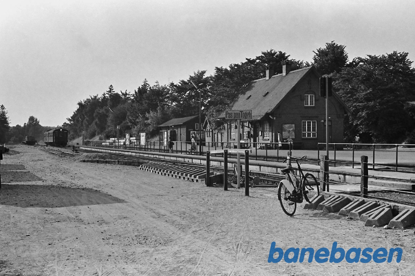 Stationen fra perronen Stationen fra perronen