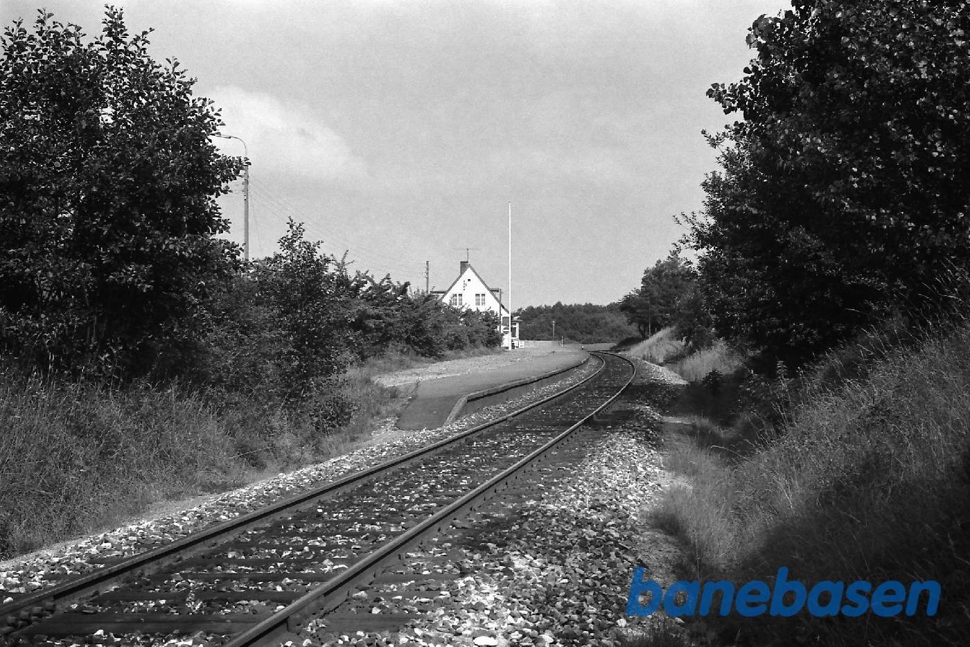 Stationen indkørsel fra Frederiksværk Stationen indkørsel fra Frederiksværk