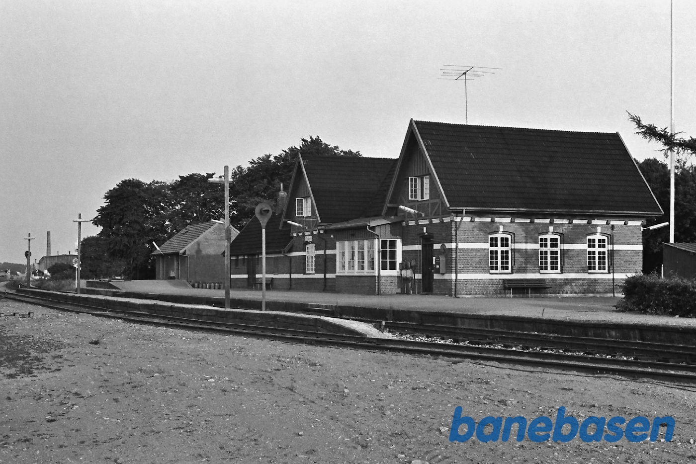 Stationen fra sporsiden Stationen fra sporsiden