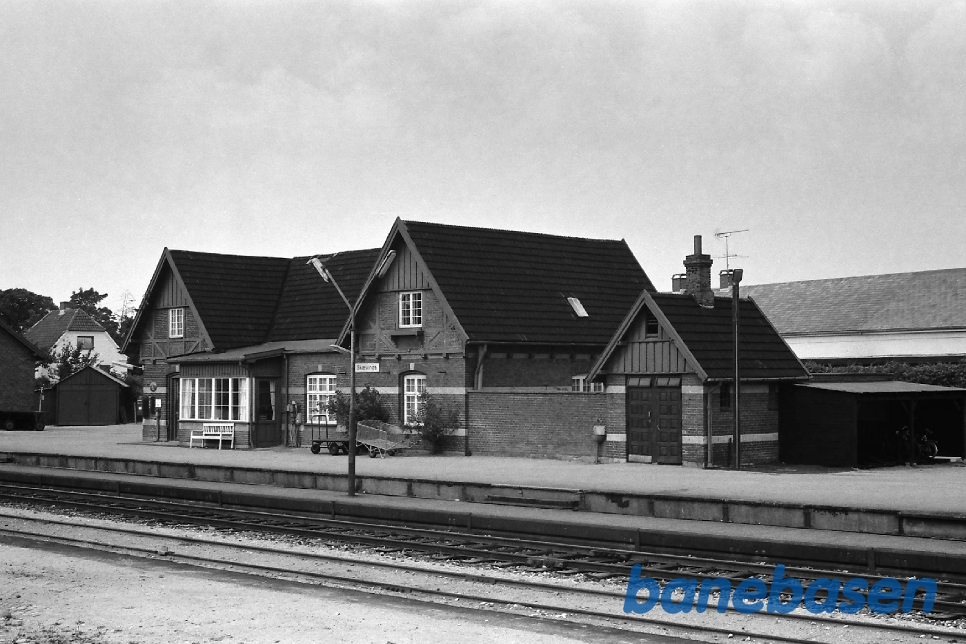 Stationen fra perronen Stationen fra perronen