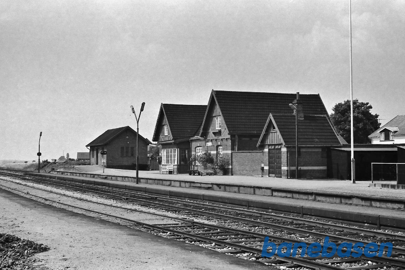 Stationen fra perronen Stationen fra perronen