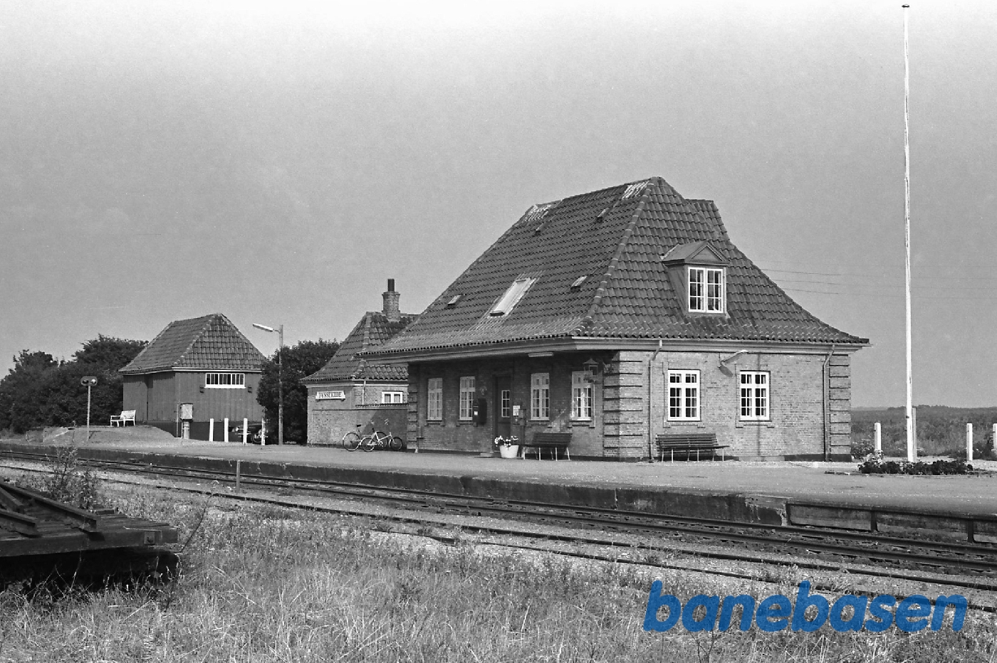 Stationen set fra perronen Stationen set fra perronen