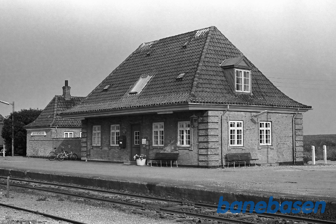 Stationen set fra perronen Stationen set fra perronen