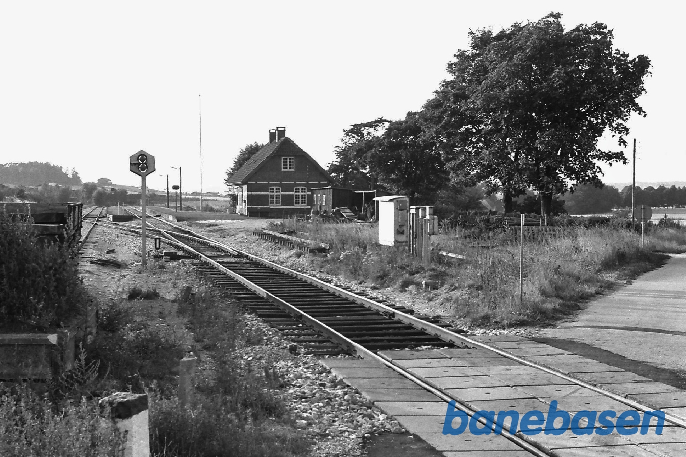 Stationen indkørsel fra Hillerød Stationen indkørsel fra Hillerød