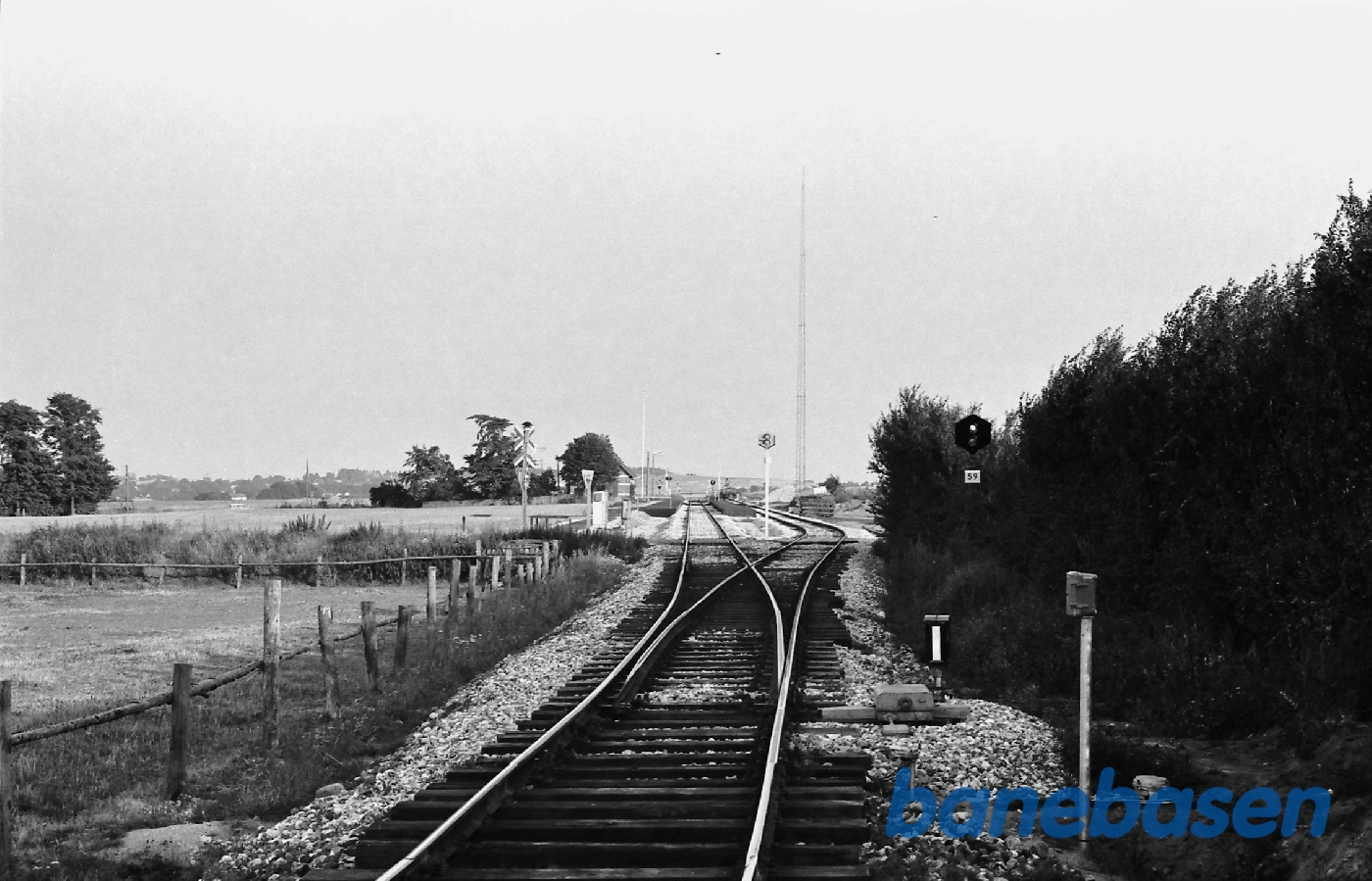 Stationen indkørsel fra Frederiksværk Stationen indkørsel fra Frederiksværk