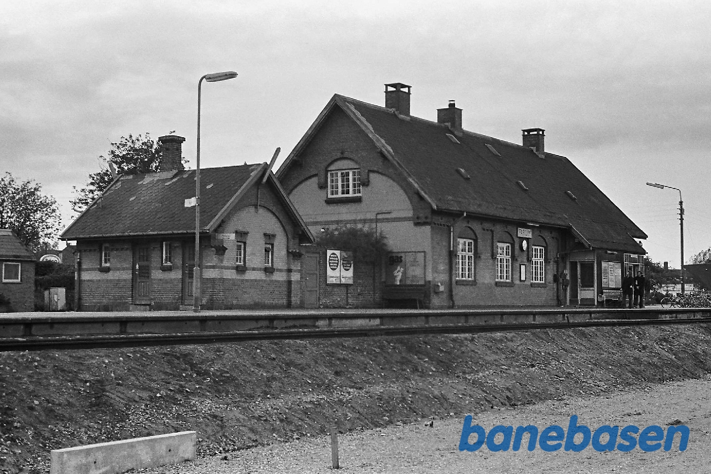 Stationen fra perronen Stationen fra perronen