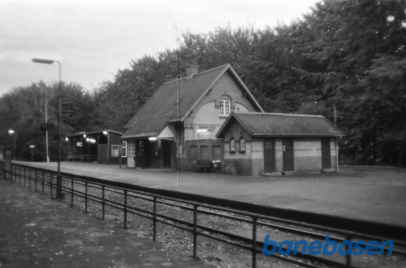 Stationen fra perronen Stationen fra perronen