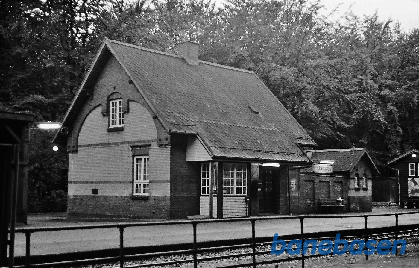 Stationen fra perronen Stationen fra perronen