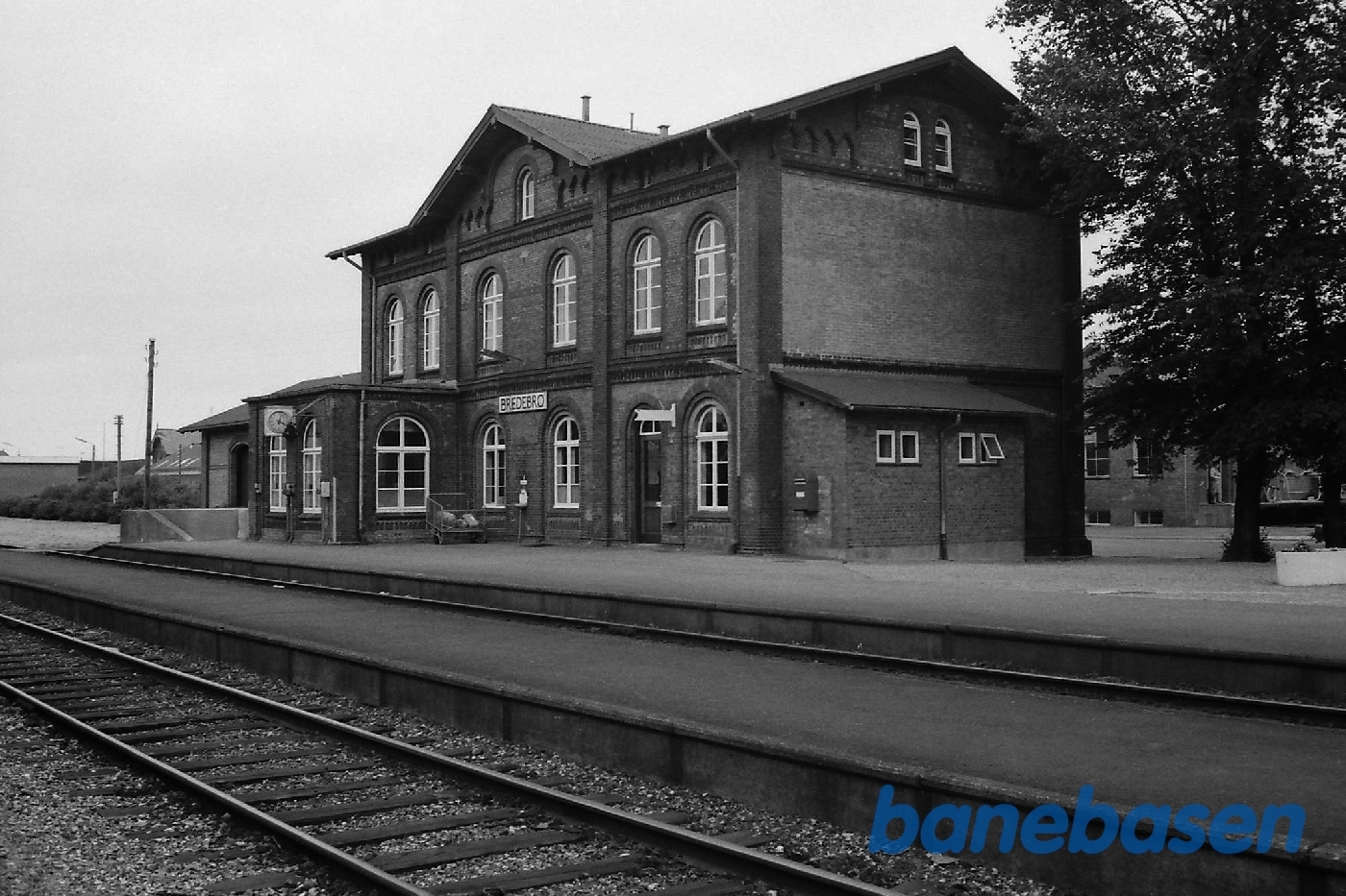 Stationen fra perronen Stationen fra perronen