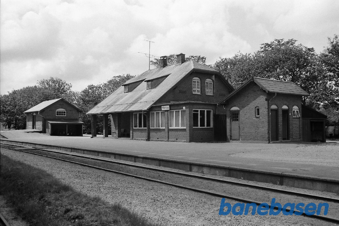 Stationen fra perronen Stationen fra perronen