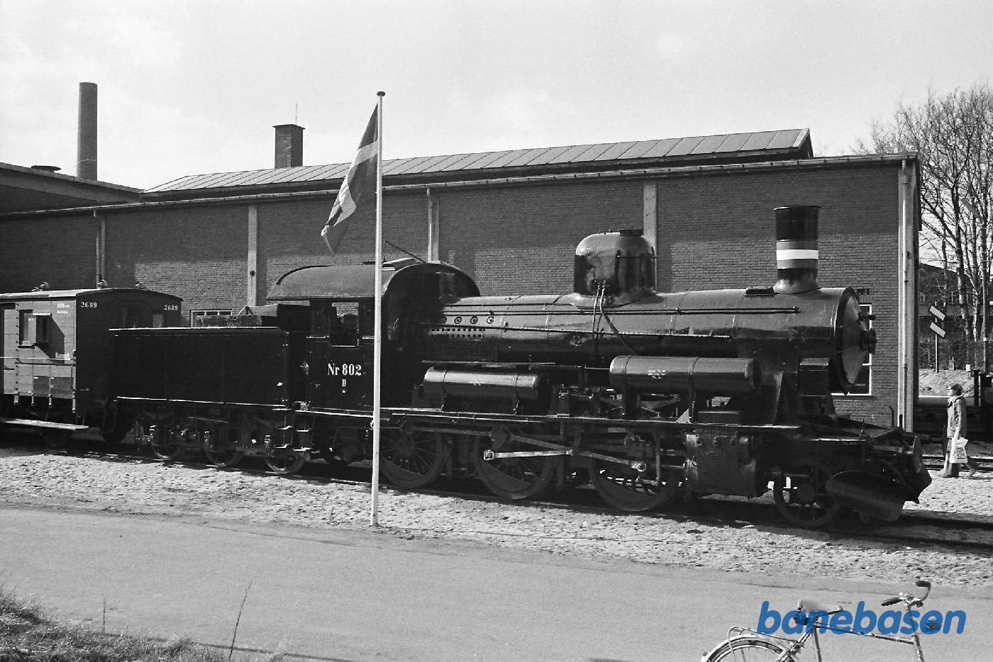 D 802