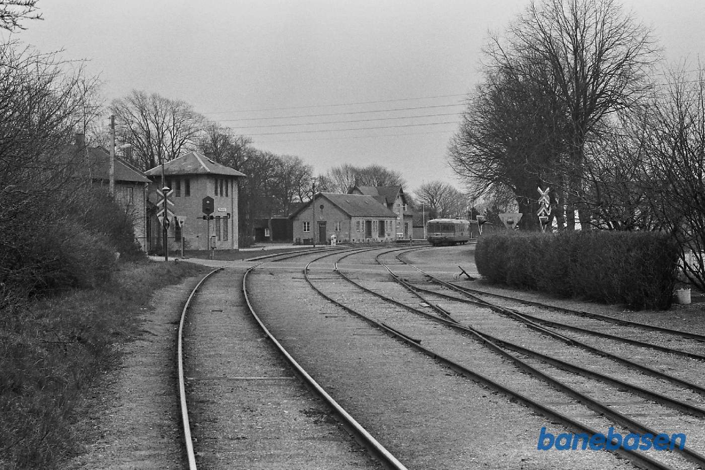 Stationen. Indkørslen Stationen. Indkørslen