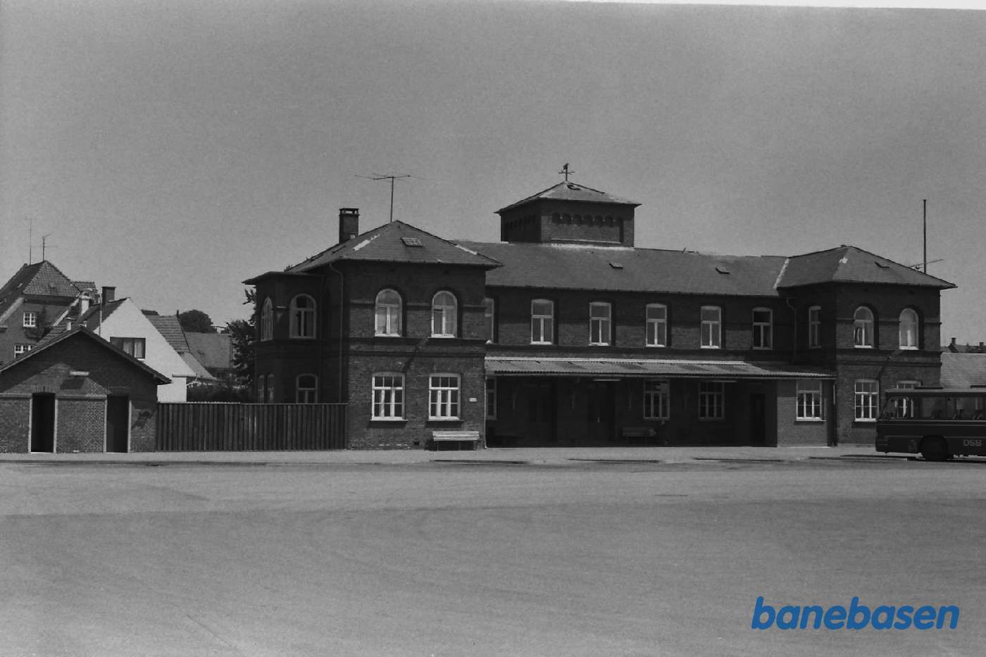 Stationen fra perronen